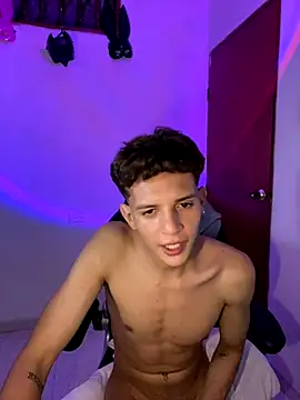 Snapshot of tylernova chatting on October 14, 2025, 4:02 am tylernova online show from October 14, 2025, 4:02 am