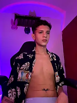 Snapshot of tylernova chatting on October 22, 2025, 3:29 am tylernova online show from October 22, 2025, 3:29 am