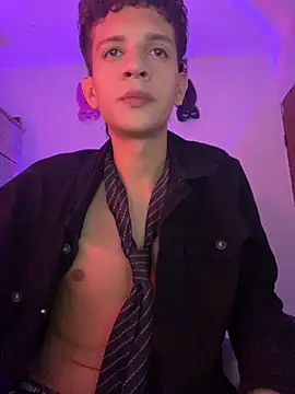 Snapshot of tylernova chatting on October 24, 2025, 3:25 am tylernova online show from October 24, 2025, 3:25 am