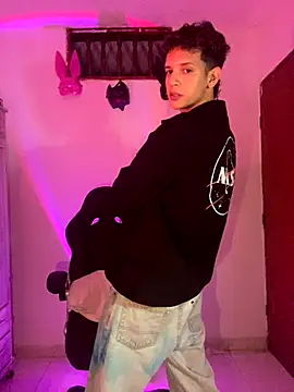 Snapshot of tylernova chatting on October 26, 2025, 3:56 am tylernova online show from October 26, 2025, 3:56 am