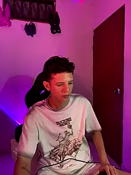 Snapshot of tylernova chatting on October 27, 2025, 4:05 am tylernova online show from October 27, 2025, 4:05 am