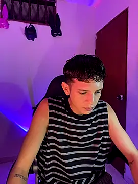 Snapshot of tylernova chatting on October 30, 2025, 3:41 am tylernova online show from October 30, 2025, 3:41 am