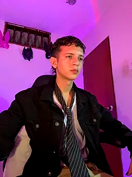 Snapshot of tylernova chatting on October 31, 2025, 3:51 am tylernova online show from October 31, 2025, 3:51 am