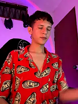 Snapshot of tylernova chatting on November 1, 2025, 4:03 am tylernova online show from November 1, 2025, 4:03 am