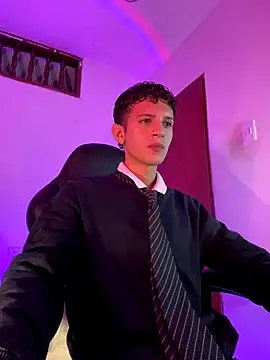 Snapshot of tylernova chatting on November 6, 2025, 4:02 am tylernova online show from November 6, 2025, 4:02 am