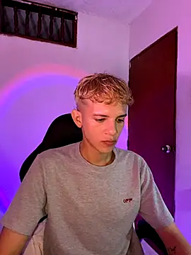 Snapshot of tylernova chatting on November 9, 2025, 4:00 am tylernova online show from November 9, 2025, 4:00 am