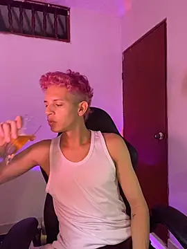 Snapshot of tylernova chatting on November 11, 2025, 3:50 am tylernova online show from November 11, 2025, 3:50 am