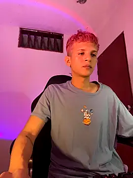 Snapshot of tylernova chatting on November 14, 2025, 3:27 am tylernova online show from November 14, 2025, 3:27 am