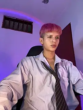 Snapshot of tylernova chatting on November 17, 2025, 3:56 am tylernova online show from November 17, 2025, 3:56 am