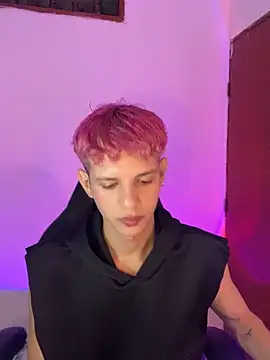 Snapshot of tylernova chatting on November 18, 2025, 3:34 am tylernova online show from November 18, 2025, 3:34 am