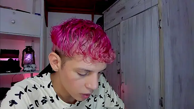 Snapshot of tylernova chatting on November 23, 2025, 3:39 am tylernova online show from November 23, 2025, 3:39 am