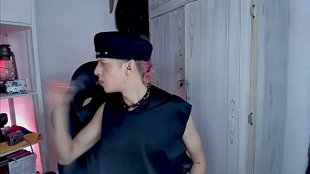 Snapshot of tylernova chatting on November 24, 2025, 1:49 am tylernova online show from November 24, 2025, 1:49 am