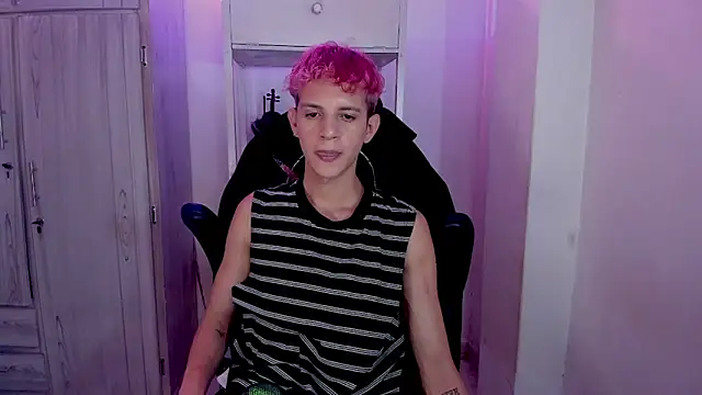 Snapshot of tylernova chatting on November 28, 2025, 3:53 am tylernova online show from November 28, 2025, 3:53 am