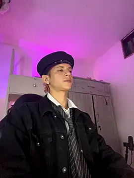 Snapshot of tylernova chatting on December 2, 2025, 3:23 am tylernova online show from December 2, 2025, 3:23 am