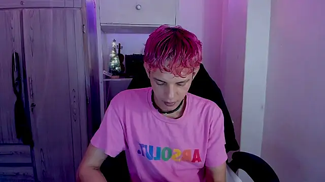 Snapshot of tylernova chatting on December 3, 2025, 3:36 am tylernova online show from December 3, 2025, 3:36 am