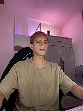 Snapshot of tylernova chatting on December 4, 2025, 3:49 am tylernova online show from December 4, 2025, 3:49 am