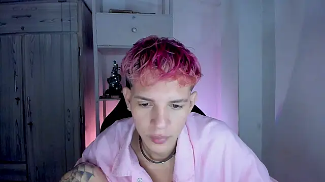 Snapshot of tylernova chatting on December 14, 2025, 7:51 pm tylernova online show from December 14, 2025, 7:51 pm