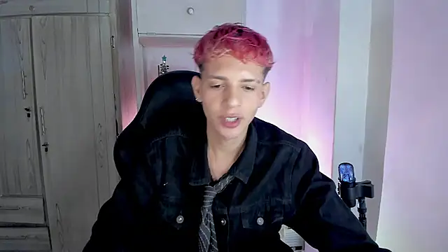 Snapshot of tylernova chatting on December 16, 2025, 12:26 am tylernova online show from December 16, 2025, 12:26 am