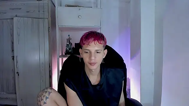 Snapshot of tylernova chatting on December 18, 2025, 3:45 am tylernova online show from December 18, 2025, 3:45 am