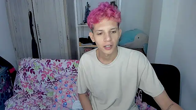 Snapshot of tylernova chatting on December 21, 2025, 4:36 pm tylernova online show from December 21, 2025, 4:36 pm