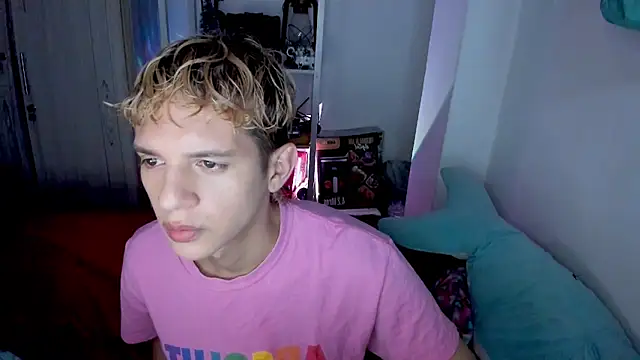 Snapshot of tylernova chatting on January 7, 2026, 2:47 am tylernova online show from January 7, 2026, 2:47 am