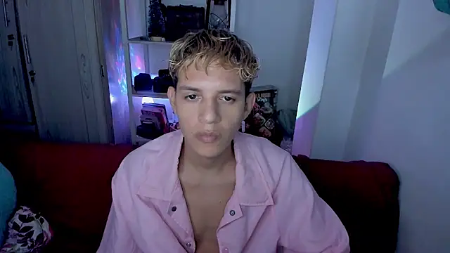 Snapshot of tylernova chatting on January 8, 2026, 12:24 am tylernova online show from January 8, 2026, 12:24 am