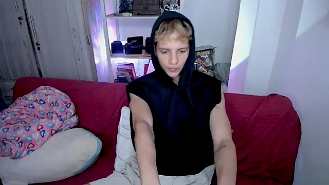 Snapshot of tylernova chatting on January 9, 2026, 2:58 am tylernova online show from January 9, 2026, 2:58 am