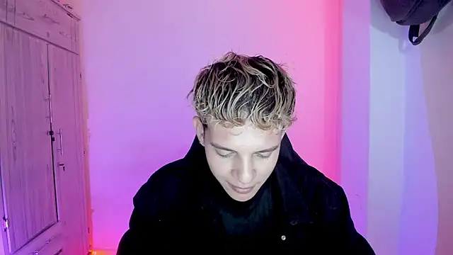 Snapshot of tylernova chatting on February 2, 2026, 1:04 am tylernova online show from February 2, 2026, 1:04 am