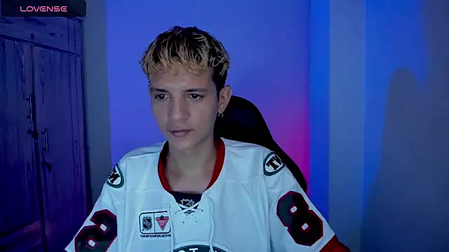 Snapshot of tylernova chatting on March 10, 2026, 4:06 am tylernova online show from March 10, 2026, 4:06 am