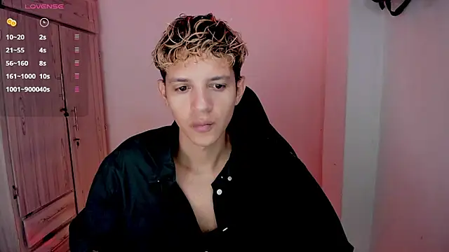 Snapshot of tylernova chatting on March 30, 2026, 3:40 am tylernova online show from March 30, 2026, 3:40 am