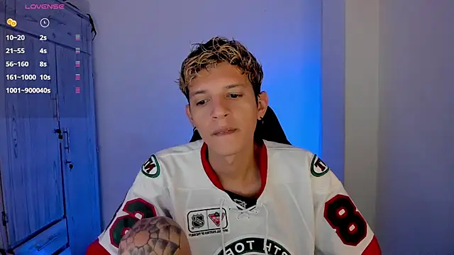 Snapshot of tylernova chatting on April 10, 2026, 3:12 am tylernova online show from April 10, 2026, 3:12 am