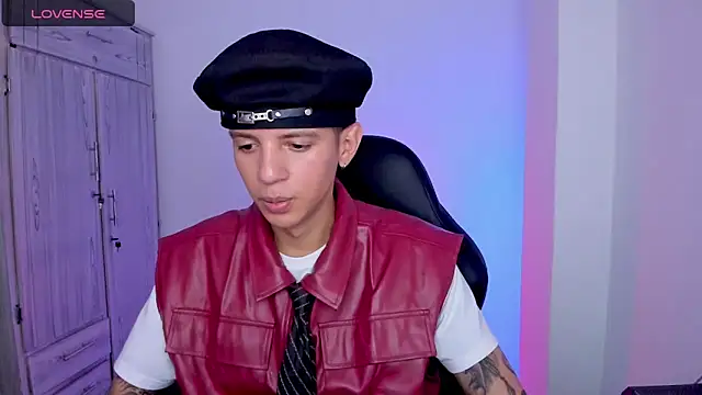 Snapshot of tylernova chatting on May 18, 2026, 3:24 am tylernova online show from May 18, 2026, 3:24 am