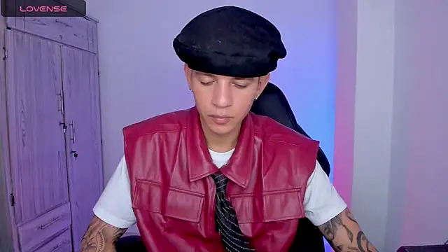Snapshot of tylernova chatting on May 18, 2026, 4:07 am tylernova online show from May 18, 2026, 4:07 am