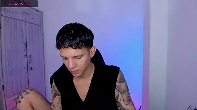 Snapshot of tylernova chatting on May 19, 2026, 3:35 am tylernova online show from May 19, 2026, 3:35 am
