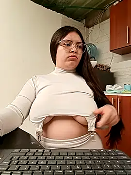 Snapshot of sofia_athome chatting on November 12, 2025, 7:35 pm sofia athome online show from November 12, 2025, 7:35 pm