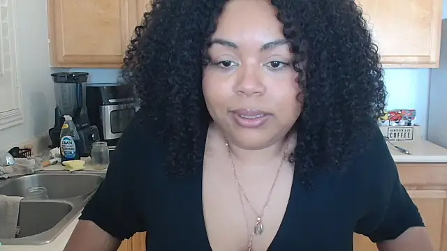 Snapshot of KalaniRose chatting on November 5, 2025, 9:48 pm KalaniRose online show from November 5, 2025, 9:48 pm