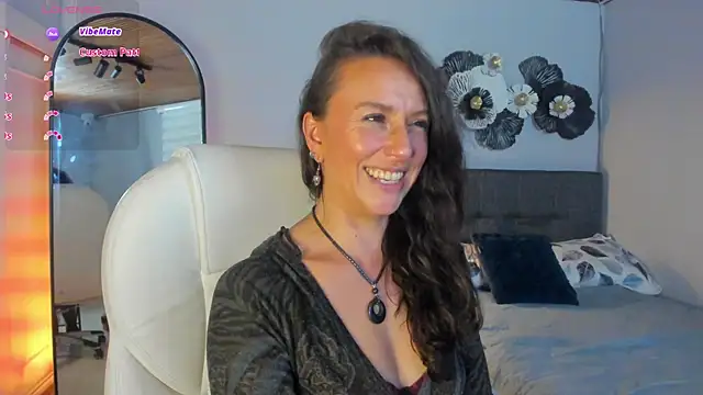 Snapshot of indigo_wild_ chatting on November 8, 2025, 11:14 pm indigo wild online show from November 8, 2025, 11:14 pm