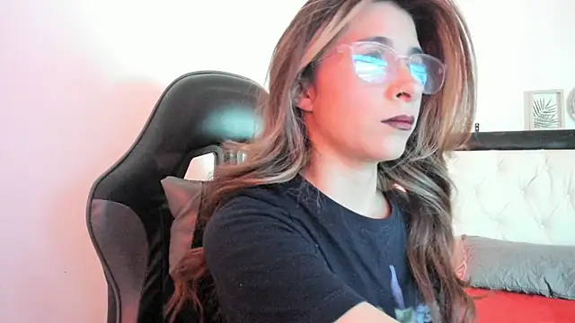 Snapshot of Sara_Roades chatting on November 11, 2025, 8:09 pm Sara Roades online show from November 11, 2025, 8:09 pm