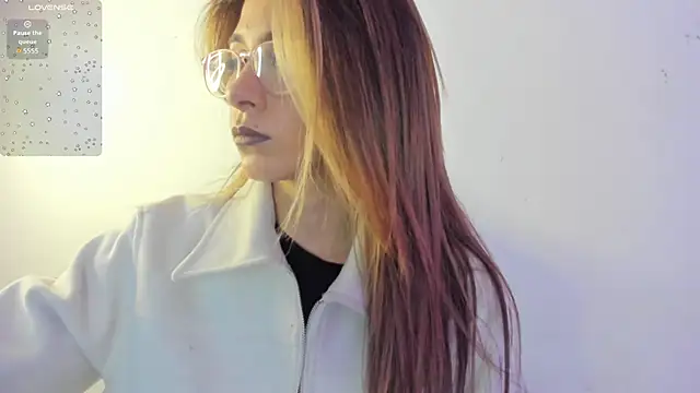 Snapshot of Sara_Roades chatting on November 15, 2025, 10:59 pm Sara Roades online show from November 15, 2025, 10:59 pm