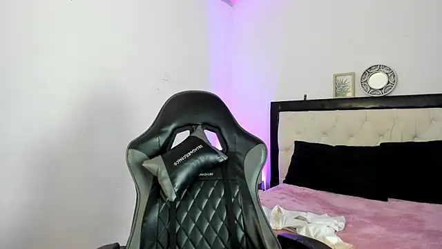 Snapshot of Sara_Roades chatting on November 26, 2025, 7:48 pm Sara Roades online show from November 26, 2025, 7:48 pm