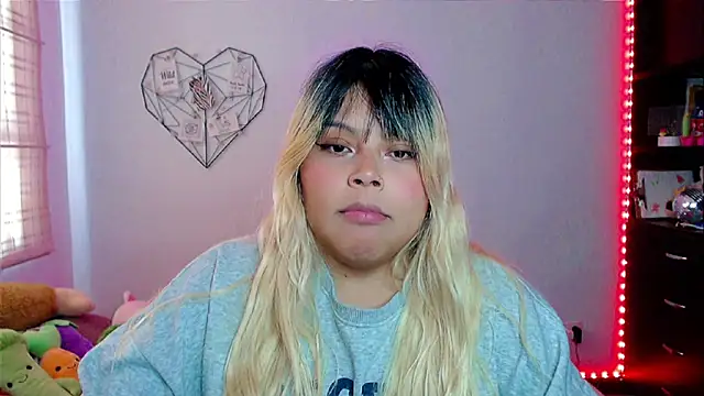 EllieMoonX online show from November 15, 2025, 5:31 pm