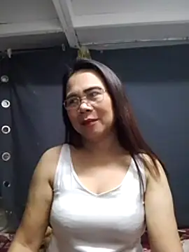 Snapshot of erma_joy chatting on April 22, 2026, 9:27 pm erma joy online show from April 22, 2026, 9:27 pm