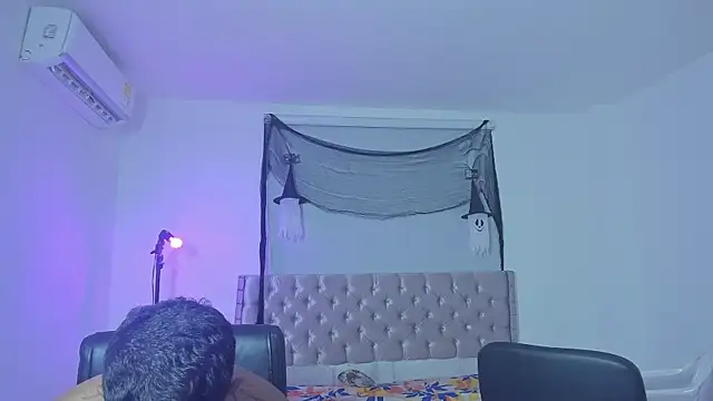 Snapshot of isaac_master77 chatting on November 23, 2025, 4:01 am isaac master77 online show from November 23, 2025, 4:01 am