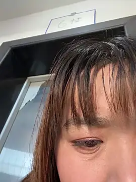 Snapshot of weiww1995 chatting on December 21, 2025, 3:57 am weiww1995 online show from December 21, 2025, 3:57 am