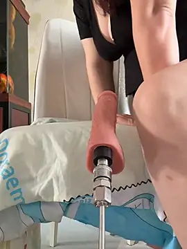 Snapshot of weiww1995 chatting on March 10, 2026, 2:05 am weiww1995 online show from March 10, 2026, 2:05 am