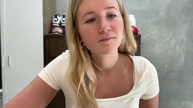 Snapshot of itssosierra chatting on February 16, 2026, 11:34 pm itssosierra online show from February 16, 2026, 11:34 pm