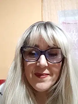 Amelialove42 online show from November 11, 2025, 7:47 pm