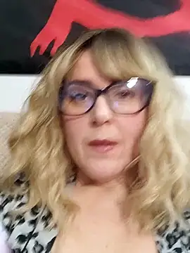 Snapshot of Amelialove42 chatting on February 5, 2026, 7:51 pm Amelialove42 online show from February 5, 2026, 7:51 pm