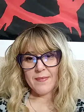 Snapshot of Amelialove42 chatting on February 13, 2026, 7:21 pm Amelialove42 online show from February 13, 2026, 7:21 pm