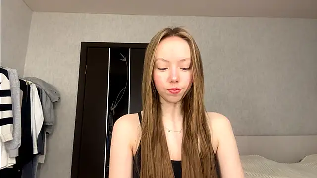 AntoniaMoravick online show from December 15, 2025, 7:12 am